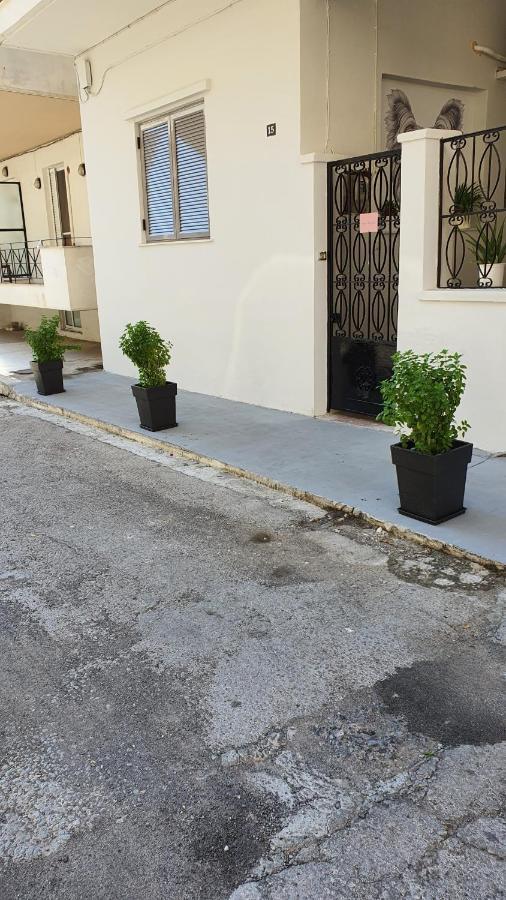 Larry'S Little Place In The Center Of Gytheio Luaran gambar